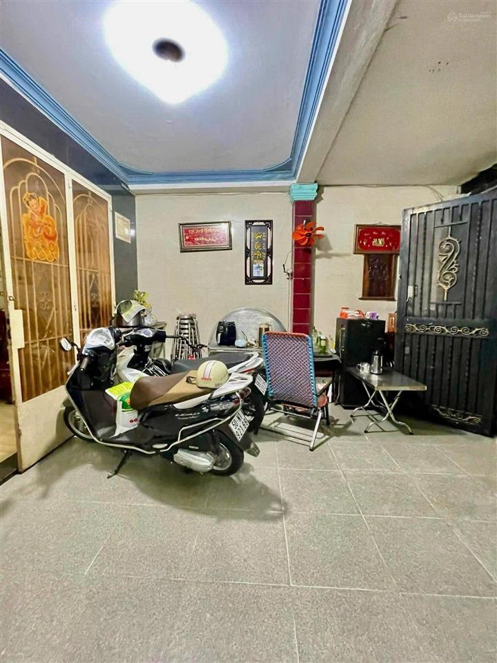 Nhà 3 lầu dt 5x19. cn 72.3m2 thông ra cách mạng tháng tám, tân bình