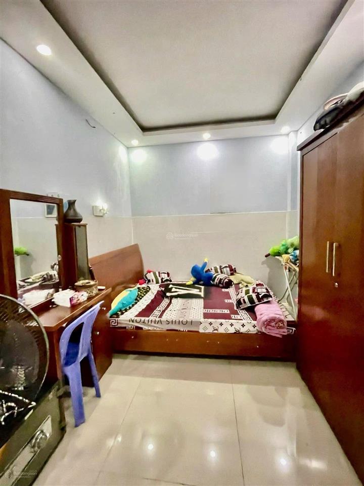 Nhà 3 lầu dt 5x19. cn 72.3m2 thông ra cách mạng tháng tám, tân bình