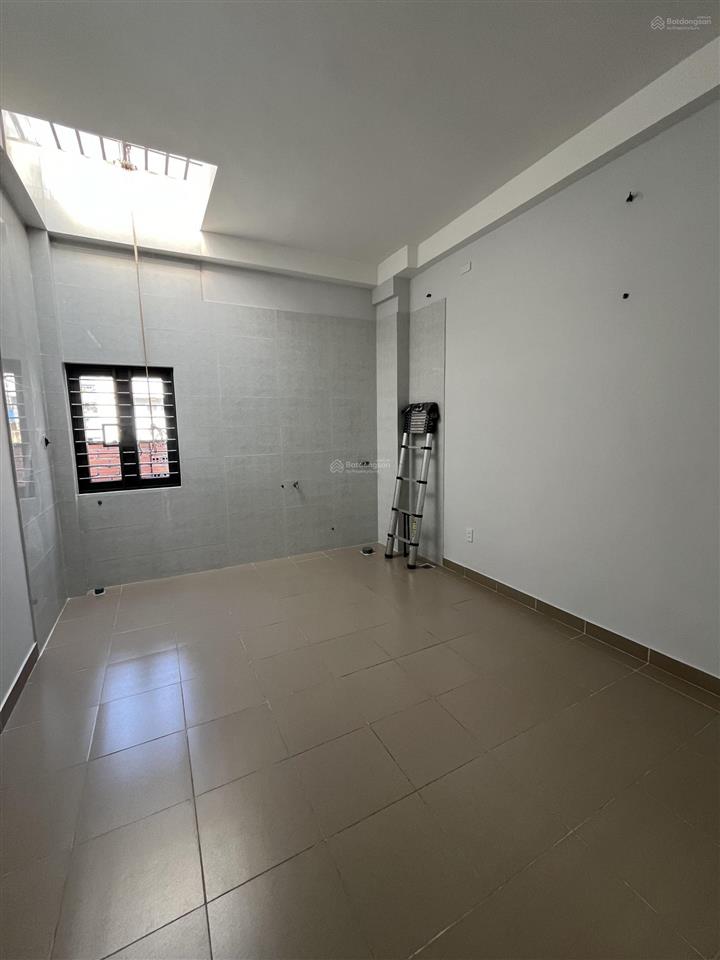 4 lầu 4pn nguyễn tri phương quận 10 quá hiếm