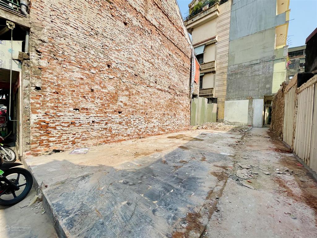 Phố đền lừ, hoàng mai, 62m, giá 13.5 tỷ, mt 4.2m, 2 thoáng, ô tô tránh, 15m ra phố, sổ nở hậu.