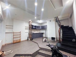 Bán nhà hẻm huỳnh văn bánh, phú nhuận  dt 5,5x6m nhà 4 tầng phòng ngủ  chỉ 6,75 tỷ