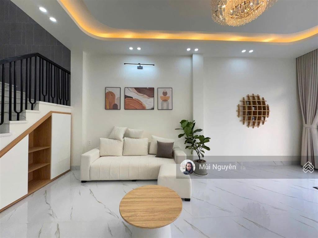 Ngay hàng xanh, bao quanh bởi các trường đại học  hxh điện biên phủ, bt  dt 4x16m, 3 tầng  11 tỷ