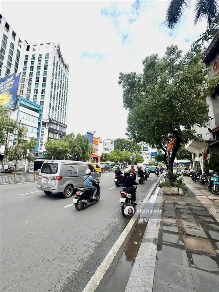 Bán nhà khu vip nguyễn văn trỗi sát mặt tiền trương quốc dung, pn  dt 6.35x6.25m, 4 tầng  9.88 tỷ