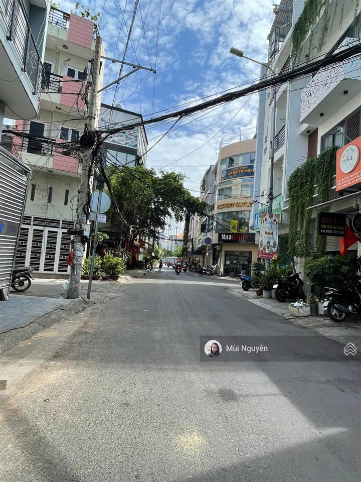 Chỉ 9,9 tỷ sở hữu ngay nhà hxh khu vực đường hoa, phú nhuận  dt nở hậu 5x16m  3 tầng
