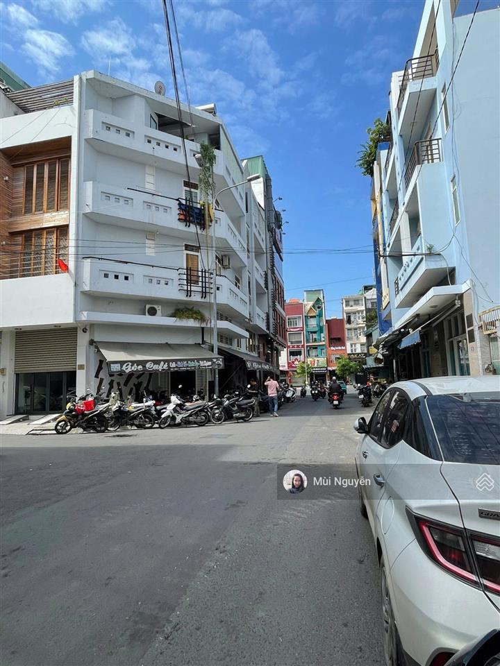 Chỉ 9,9 tỷ sở hữu ngay nhà hxh khu vực đường hoa, phú nhuận  dt nở hậu 5x16m  3 tầng