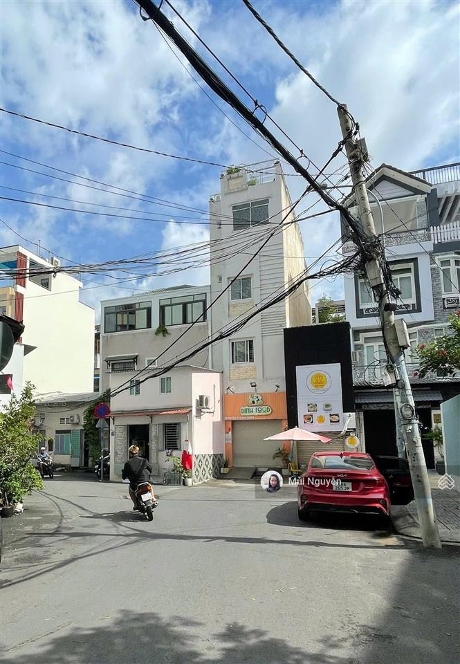 Chỉ 9,9 tỷ sở hữu ngay nhà hxh khu vực đường hoa, phú nhuận  dt nở hậu 5x16m  3 tầng