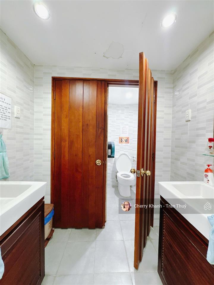 Bán nhà hxh hoàng hoa thám, p. 13, tb 7.5x21m, cn 143m² nhà 3 lầu giá rẻ 23 tỷ 0941 732 *** cherry