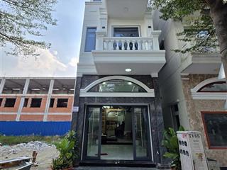 Nhà ngộp2 mặt thoángđầy đủ nội thấtkdc icon centralgần chợ thông dụng, vincom, ngã 6 an phú