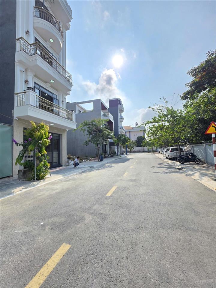 Nhà mới đông hòađầy đủ nội thấthoàn côngcó trả là bán8ty6gần bigc go, chợ đông hòa, làng đh