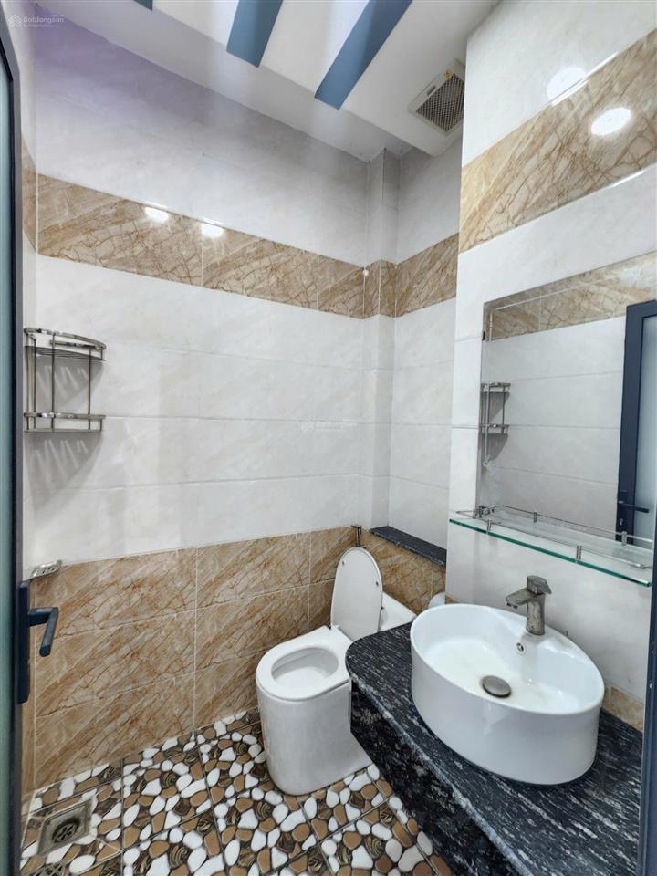 Tòa nhà văn phòng, góc 2 mặt tiền, 5 tầng hoàn công, có hầm + thang máy, kdc sau lưng bigc go dĩ an