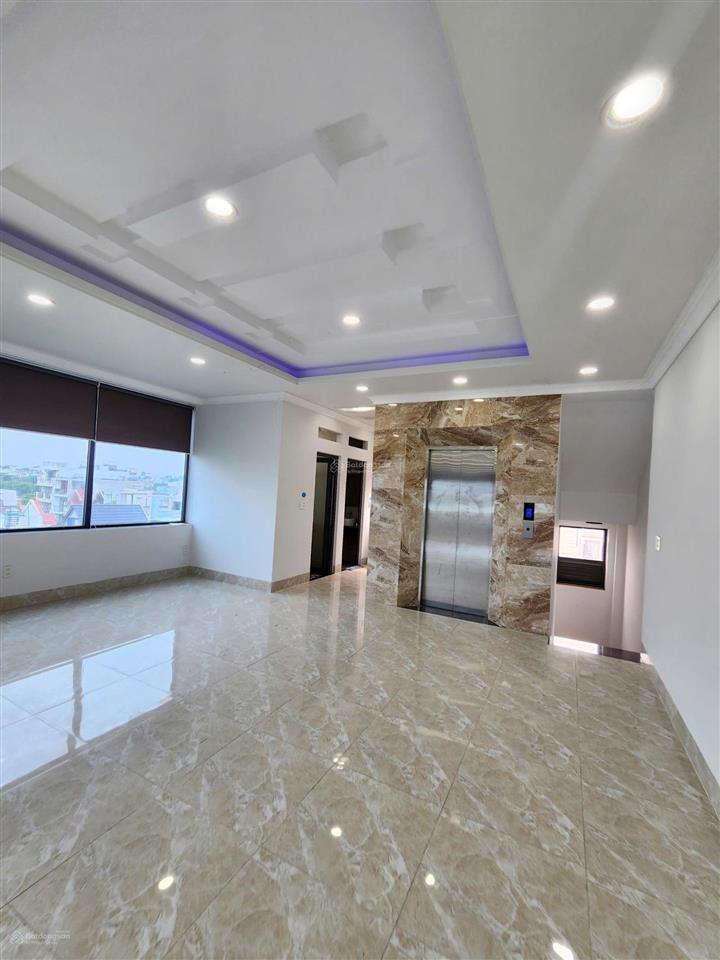 Tòa nhà văn phòng, góc 2 mặt tiền, 5 tầng hoàn công, có hầm + thang máy, kdc sau lưng bigc go dĩ an