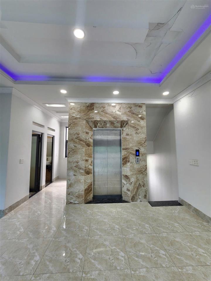 Tòa nhà văn phòng, góc 2 mặt tiền, 5 tầng hoàn công, có hầm + thang máy, kdc sau lưng bigc go dĩ an