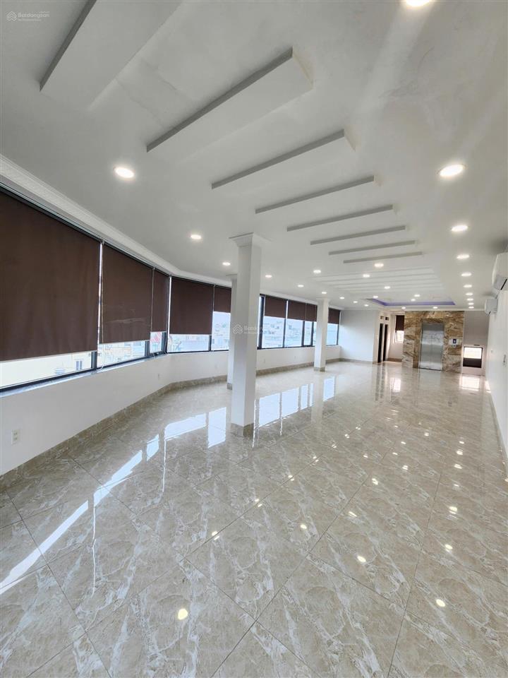 Tòa nhà văn phòng, góc 2 mặt tiền, 5 tầng hoàn công, có hầm + thang máy, kdc sau lưng bigc go dĩ an