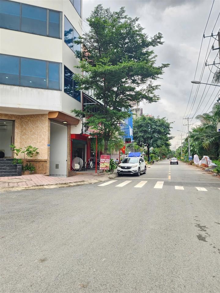 Tòa nhà văn phòng, góc 2 mặt tiền, 5 tầng hoàn công, có hầm + thang máy, kdc sau lưng bigc go dĩ an