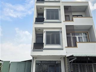 Nhà mớihoàn côngđầy đủ nội thấtcó sân xe hơikdc phú hồng thịnhgần làng đại học quốc gia 1,5km