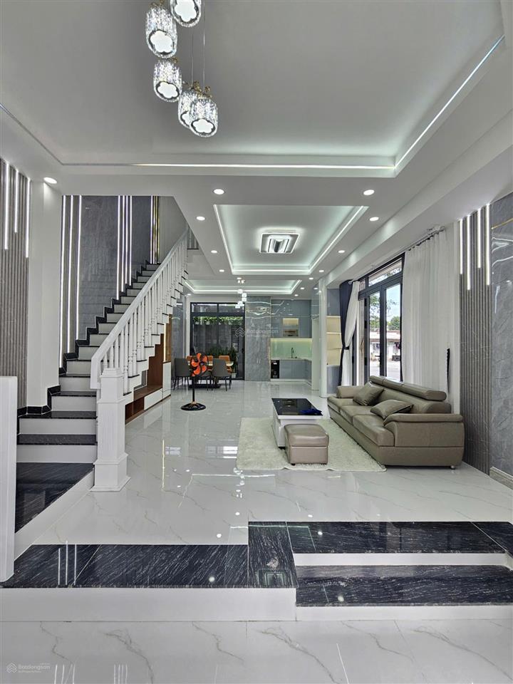 Nhà góc hoàn công, đầy đủ nội thất kdc gần ngã 4 miếu ông cù chợ phú phong 2mt thoáng kinh doanh ok