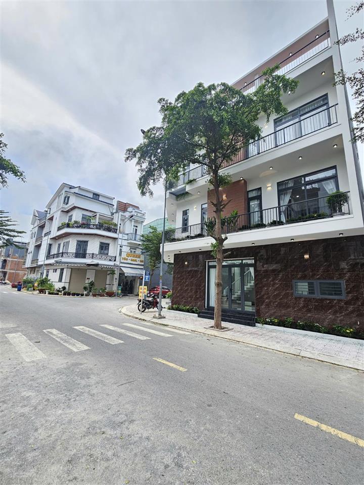 Nhà góc hoàn công, đầy đủ nội thất kdc gần ngã 4 miếu ông cù chợ phú phong 2mt thoáng kinh doanh ok