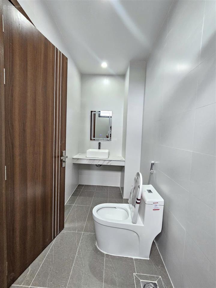 Nhà góc hoàn công, đầy đủ nội thất kdc gần ngã 4 miếu ông cù chợ phú phong 2mt thoáng kinh doanh ok