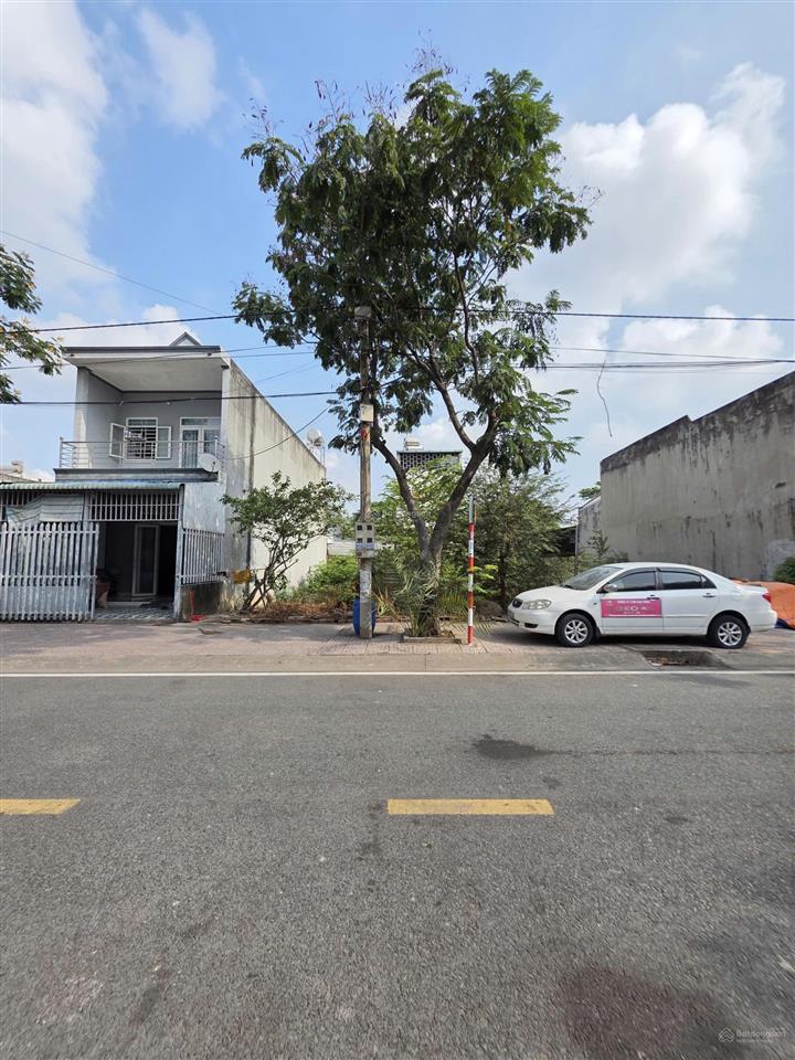 Đất đẹpxây tự do100m2(5x20m)4ty6 còn bớtkdc châu thới (tđc đại học quốc gia)ra ql1k chỉ 300m