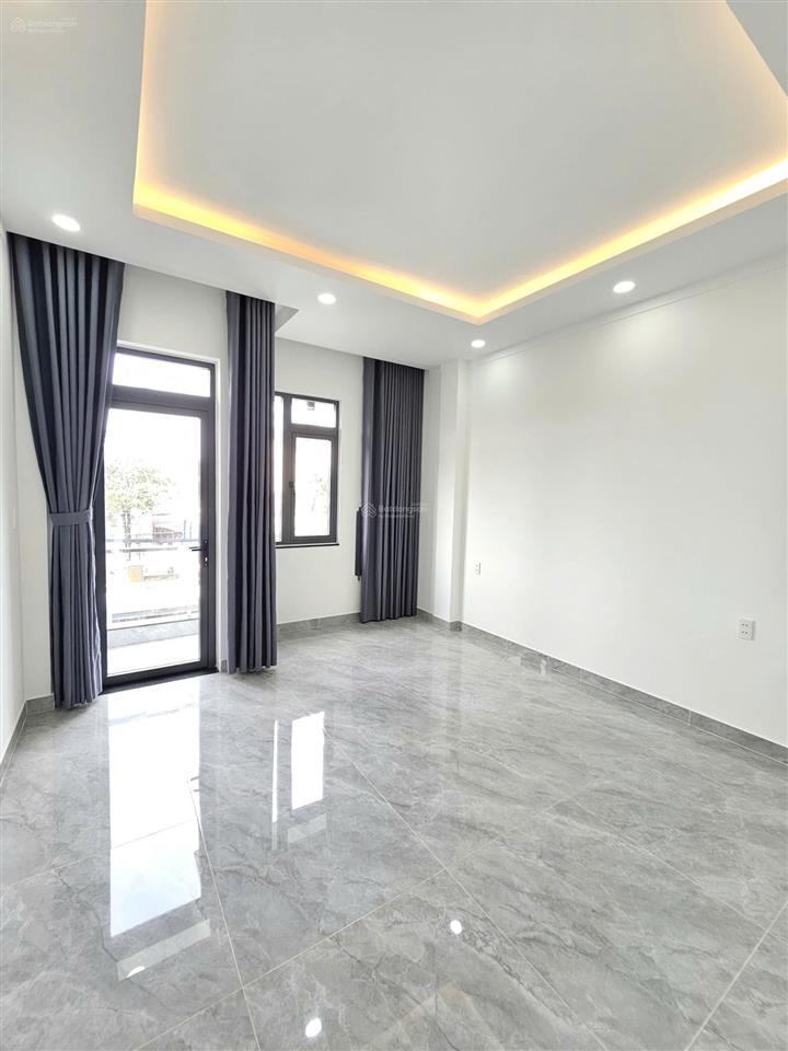 Nhà hoàn công có sân trước và sân sau, mt đường đào duy từ, gần hội trường phường đông hòa