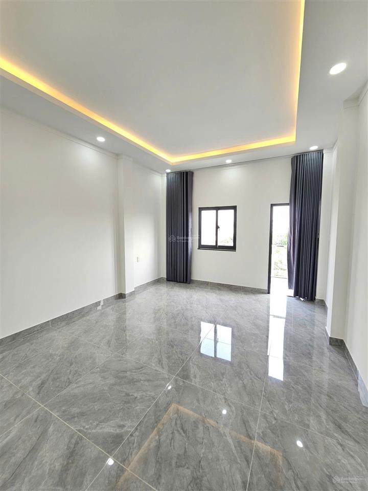 Nhà hoàn công có sân trước và sân sau, mt đường đào duy từ, gần hội trường phường đông hòa