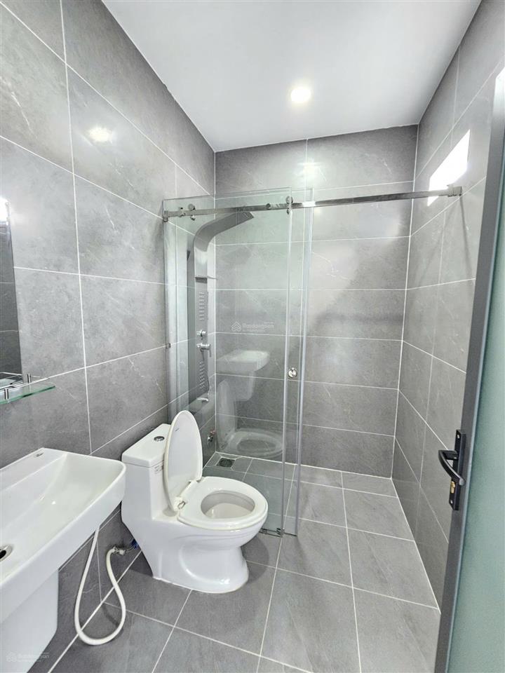 Nhà hoàn công có sân trước và sân sau, mt đường đào duy từ, gần hội trường phường đông hòa
