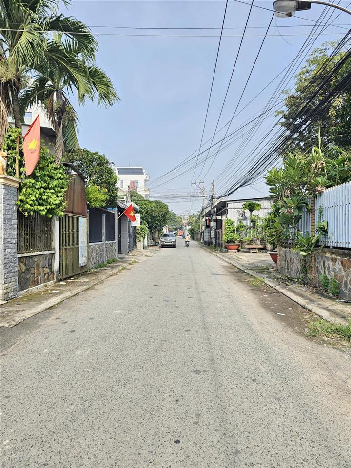 Nhà hoàn công có sân trước và sân sau, mt đường đào duy từ, gần hội trường phường đông hòa