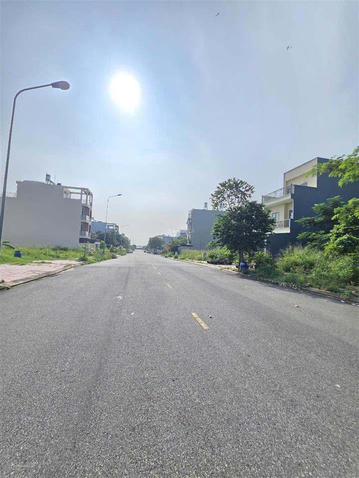 Giá đầu tưđất 5x20m trục chính 22m kdc phú hồng thịnh 10, gần làng đại học, 1/quốc lộ 1k 300m