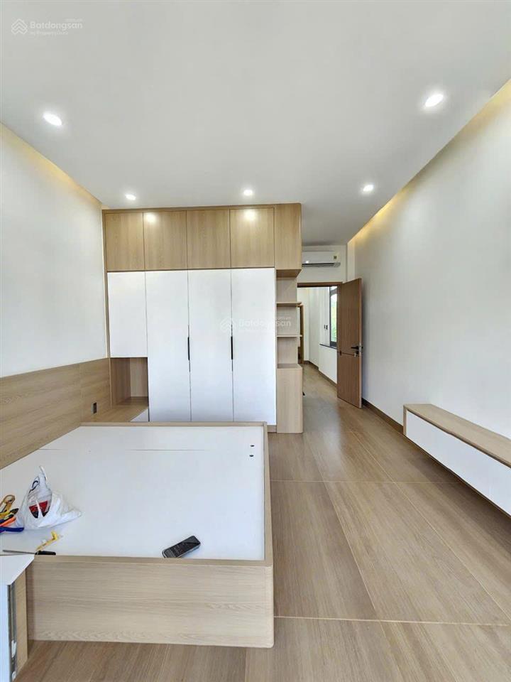 Nhà hoàn công, có sân xe hơi, phòng ngủ dưới, mt cây da xế thông, gần chợ đông hòa, ngã 3 cây lơn