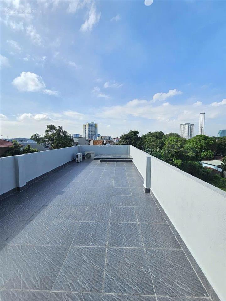 Nhà hoàn công, có sân xe hơi, phòng ngủ dưới, mt cây da xế thông, gần chợ đông hòa, ngã 3 cây lơn