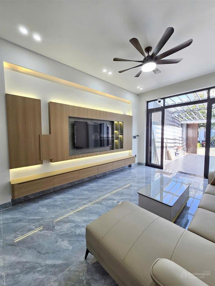 Nhà hoàn công, có sân xe hơi, phòng ngủ dưới, mt cây da xế thông, gần chợ đông hòa, ngã 3 cây lơn