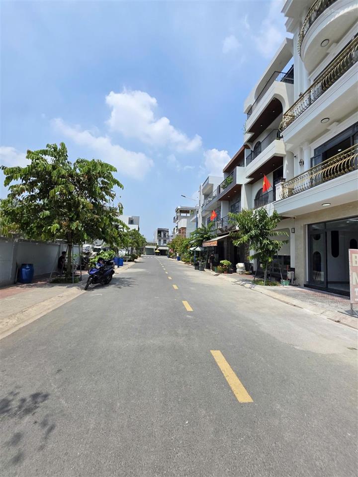 Trả giá là bánnhà đúc 4 tấm hoàn công, đầy đủ nội thất, mặt tiền công viên khu đông hòa c