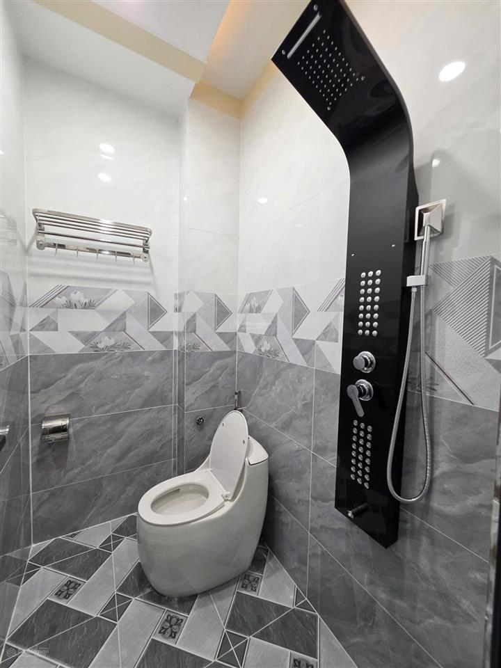 Trả giá là bánnhà đúc 4 tấm hoàn công, đầy đủ nội thất, mặt tiền công viên khu đông hòa c
