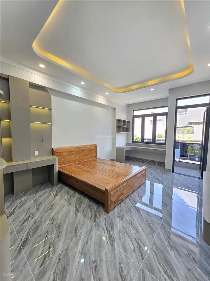Nhà mớihoàn côngđầy đủ nội thấtcó sân xe hơikdc phú hồng thịnhgần làng đại học quốc gia 1,5km