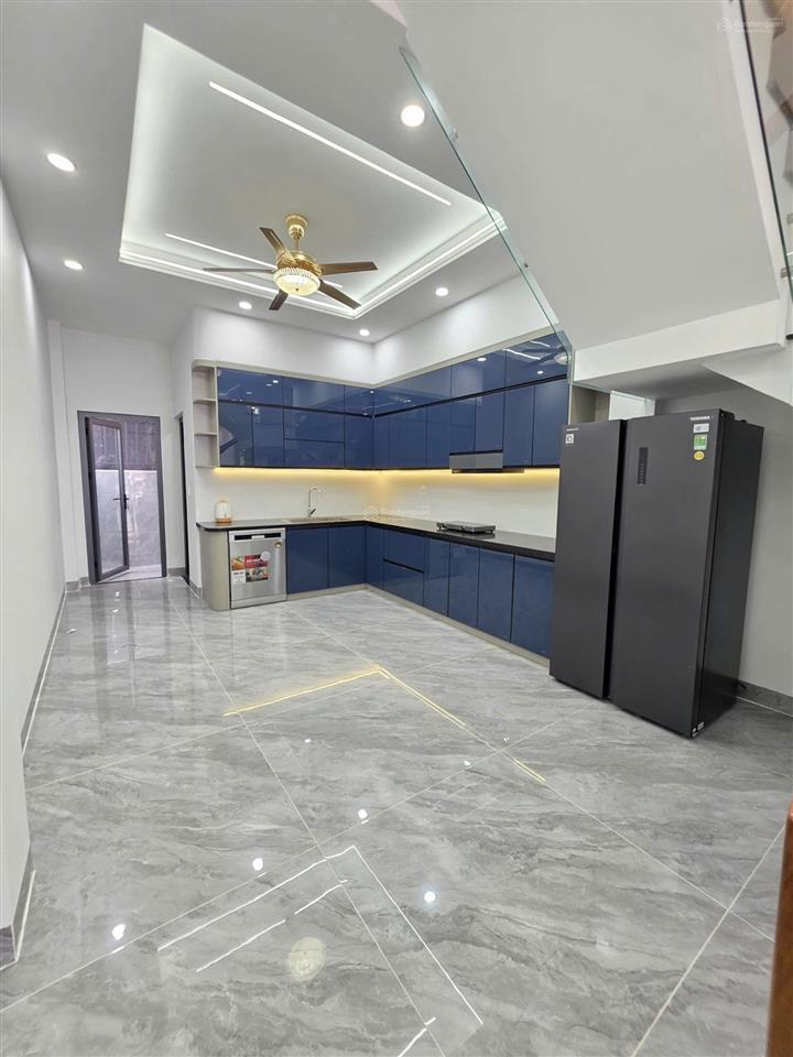 Nhà mớihoàn côngđầy đủ nội thấtcó sân xe hơikdc phú hồng thịnhgần làng đại học quốc gia 1,5km
