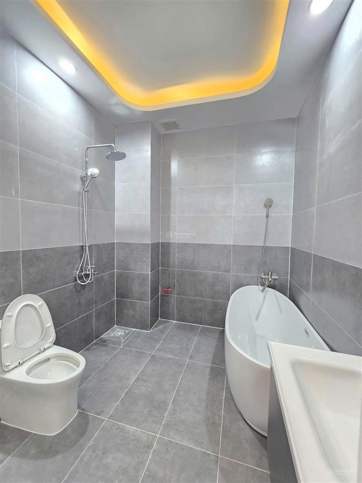 Nhà mớihoàn côngđầy đủ nội thấtcó sân xe hơikdc phú hồng thịnhgần làng đại học quốc gia 1,5km
