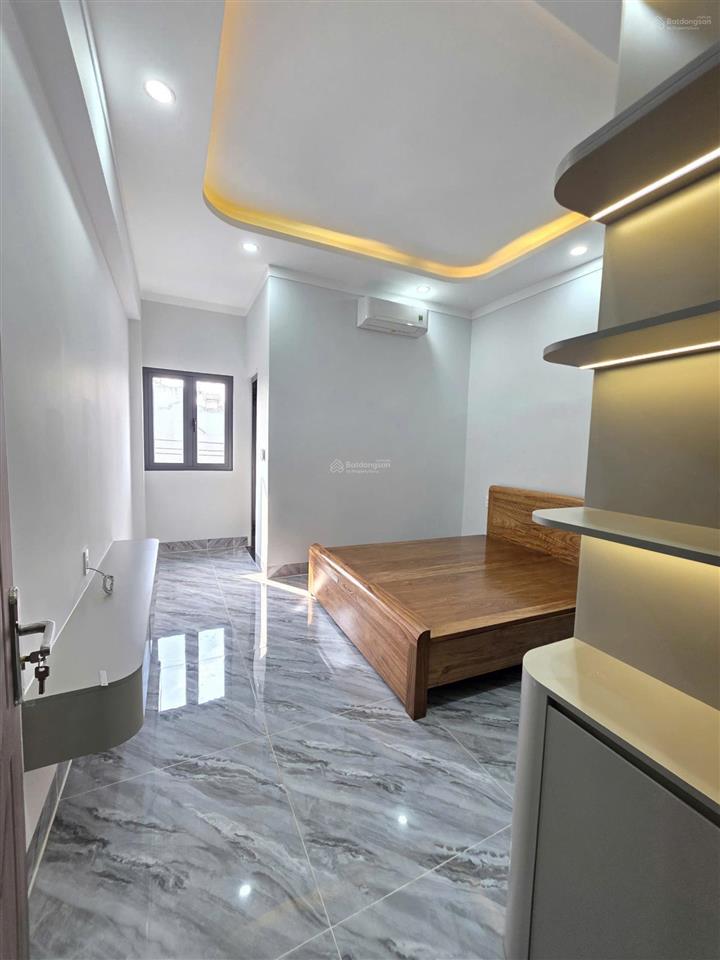 Nhà mớihoàn côngđầy đủ nội thấtcó sân xe hơikdc phú hồng thịnhgần làng đại học quốc gia 1,5km