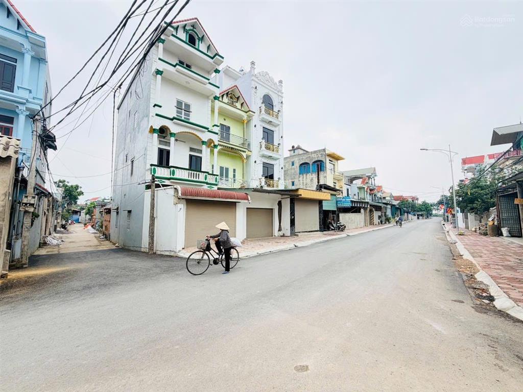 Chính chủ cần bán lô đất mặt trục đường chính dt99.9m tại trung tâm chợ xã trần phú. giá 2.2 tỷ