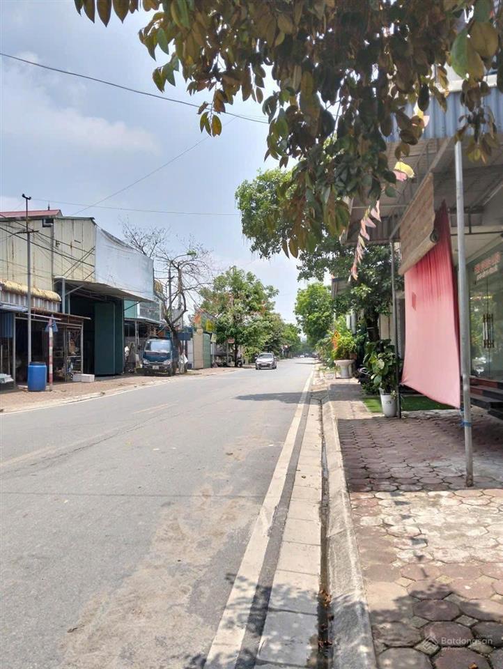 Chính chủ cần bán mặt đường đê đáy phường chương mỹ .trục kinh doanh sầm uất .  0972 076 ***