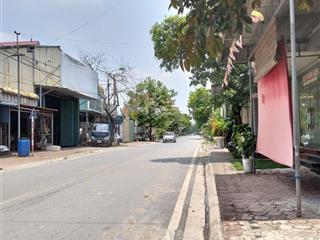 Chính chủ cần bán mặt đường đê đáy phường chương mỹ .trục kinh doanh sầm uất .  0972 076 ***