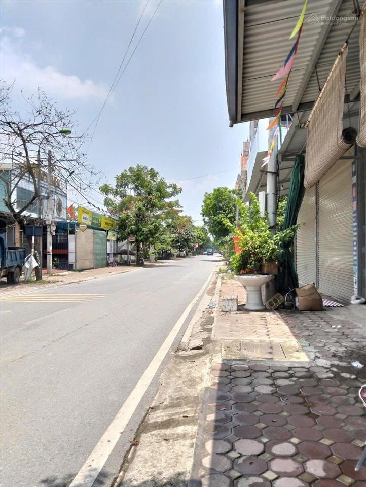 Chính chủ cần bán mặt đường đê đáy phường chương mỹ .trục kinh doanh sầm uất .  0972 076 ***