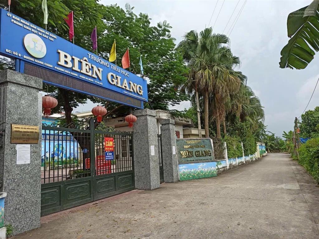 Chỉ hơn 4 tỷ sở hữu nhà 4.5 tầng ô tô đỗ cửa trung tâm biên giang ( phường chương mỹ)