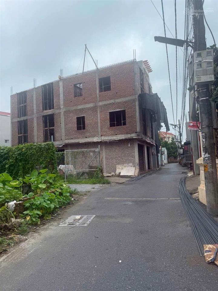 Chỉ hơn 4 tỷ sở hữu nhà 4.5 tầng ô tô đỗ cửa trung tâm biên giang ( phường chương mỹ)