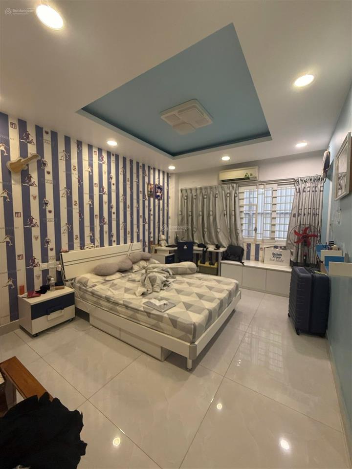 Bán nhà đường số mặt tiền kdc kim sơn  dt  5x20m , hầm + 4 lầu . có thang máy  p. tân phong q7