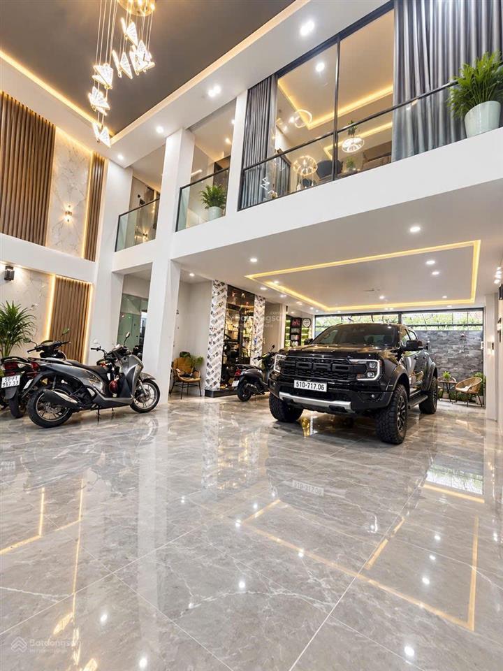 Chủ ngộp bán gấp nhà mới gần kdc him lam q7 ngang 8,4m thang máy chỉ 26 tỷ