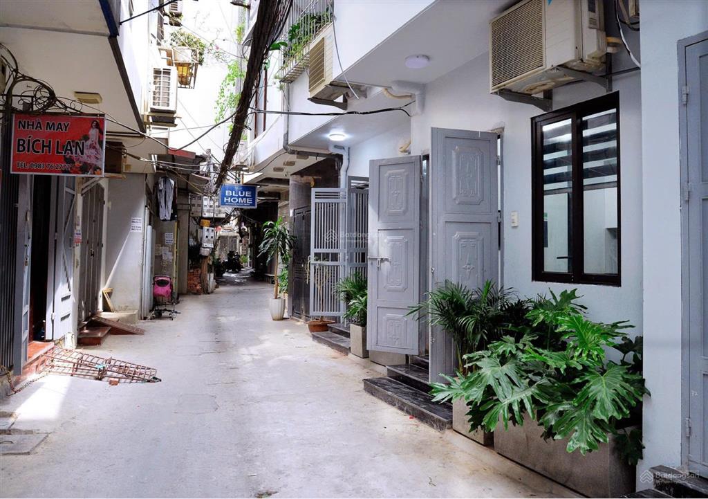 Nhà nguyên căn cầu giấy  ngõ 3 nguyễn văn huyên  3 ngủ  giá cực tốt.  0978 791 ***