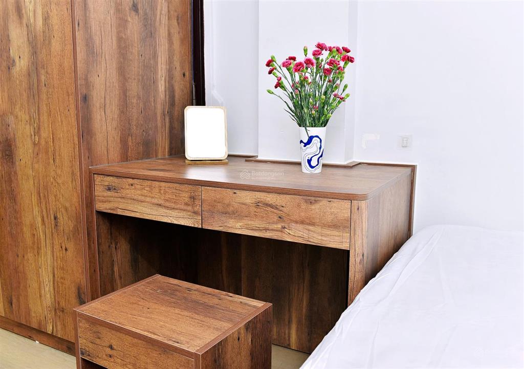 Cho thuê nhà riêng cầu giấy 2,5 tầng full nội thất  2pn, có sân để xe, chỉ 10,5 tr/th. 0978 791 ***