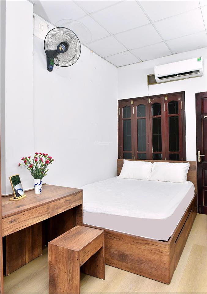 Cho thuê nhà riêng cầu giấy 2,5 tầng full nội thất  2pn, có sân để xe, chỉ 10,5 tr/th. 0978 791 ***