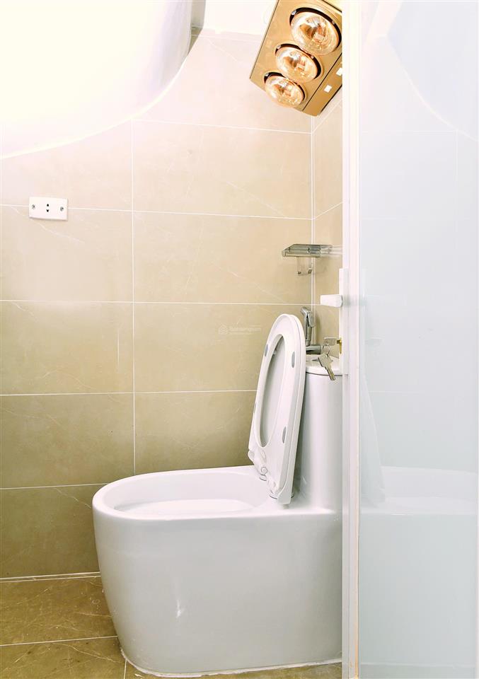 Cho thuê nhà riêng cầu giấy 2,5 tầng full nội thất  2pn, có sân để xe, chỉ 10,5 tr/th. 0978 791 ***