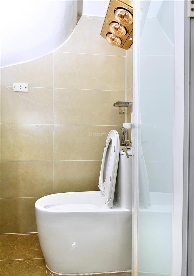 Cho thuê nhà riêng cầu giấy 2,5 tầng full nội thất  2pn, có sân để xe, chỉ 10,5 tr/th. 0978 791 ***